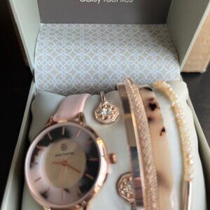 Daisy Fuentes watch and bracelet set.